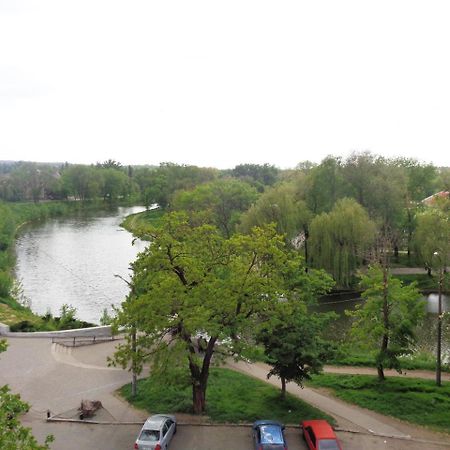 Староярмаркова С Видом На Парк И Реку Krivoy Rog Εξωτερικό φωτογραφία